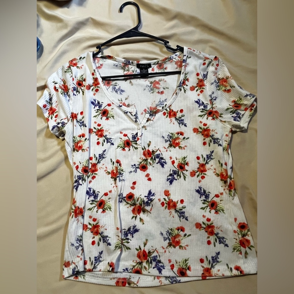 Women’s Fitted Floral Blouse